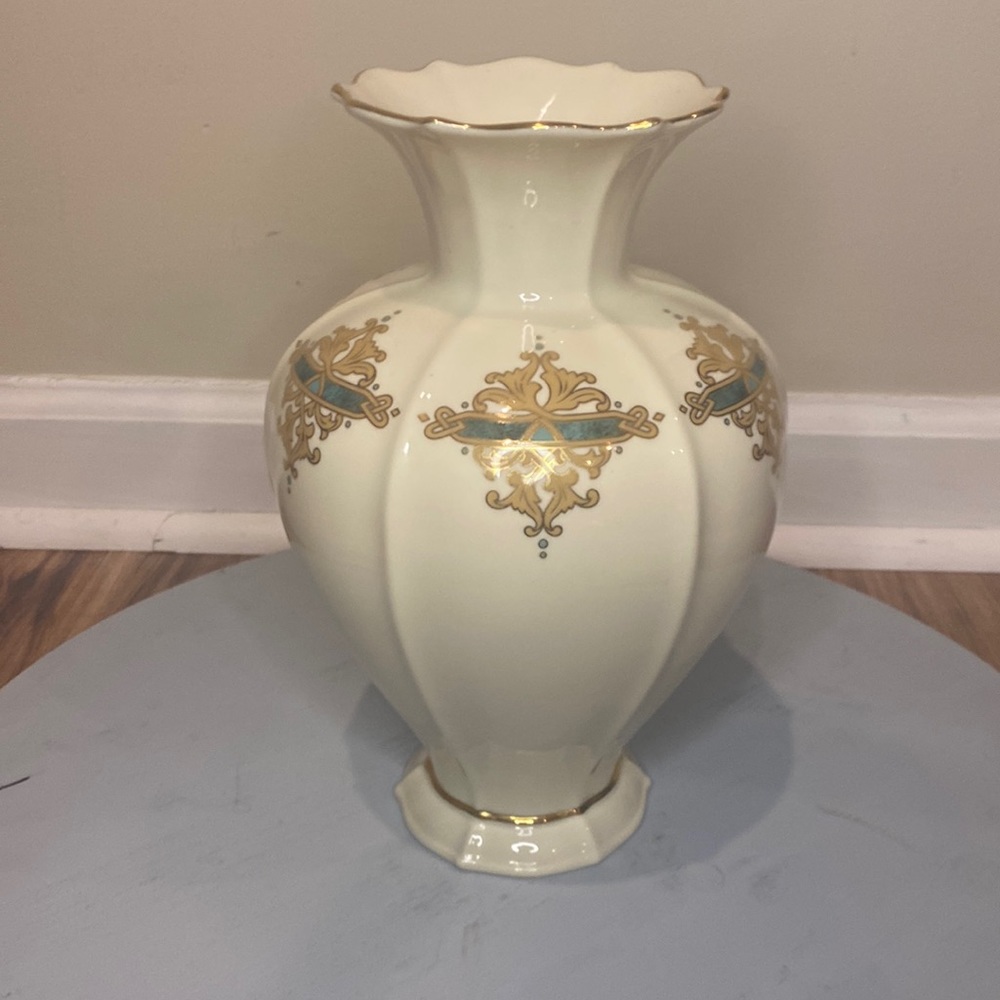 Lenox Catalan Vase-24k trim 10”tall